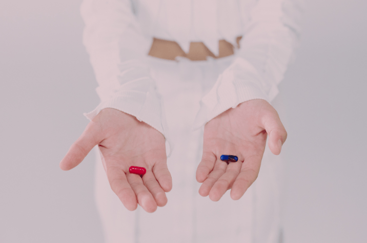 Leer hoe de gedekte call en beschermende put werken als optiestrategieën om risico te beperken en extra premie-inkomsten te genereren.